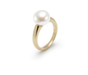 Hudson Collection White pearl ring in 14K yellow gold