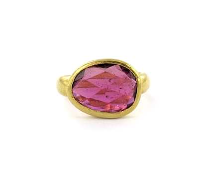 Pippa Small’s Gold ring with pink tourmaline in 22K gold